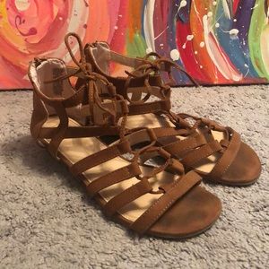 //GIRLS BROWN GLADIATOR SANDALS//